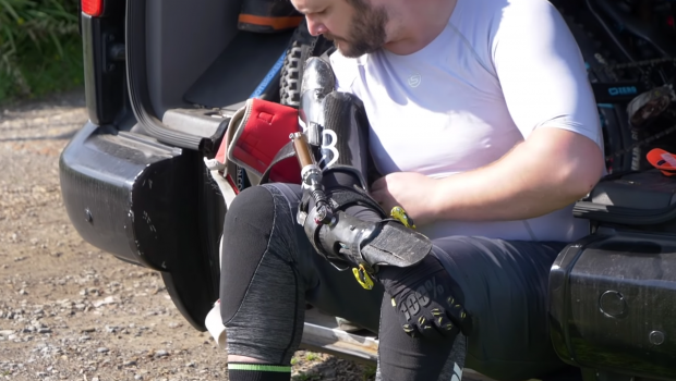 Video How Tom Wheeler Mountain Bikes with a Paralyzed Arm Teton Gravity Research